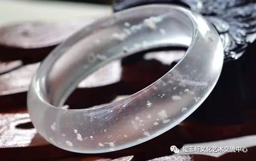 石英岩玉手镯与翡翠手镯鉴别石英岩玉和翡翠手镯的区别图-第7张图片-翡翠网 石英岩玉手镯与翡翠手镯鉴别石英岩玉和翡翠手镯的区别图-第7张图片-翡翠网