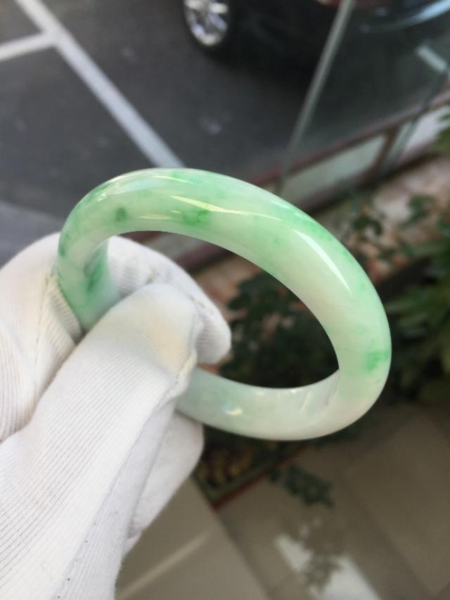 b货翡翠手镯戴了10年,翡翠手镯摄影-第9张图片-翡翠网 b货翡翠手镯戴了10年,翡翠手镯摄影-第9张图片-翡翠网