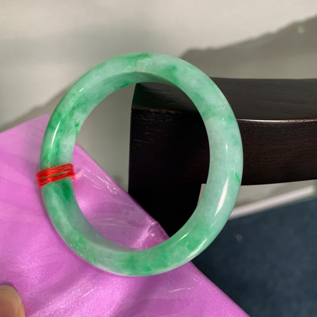 塑料翡翠手镯,一对7亿的翡翠手镯-第5张图片-翡翠网 塑料翡翠手镯,一对7亿的翡翠手镯-第5张图片-翡翠网