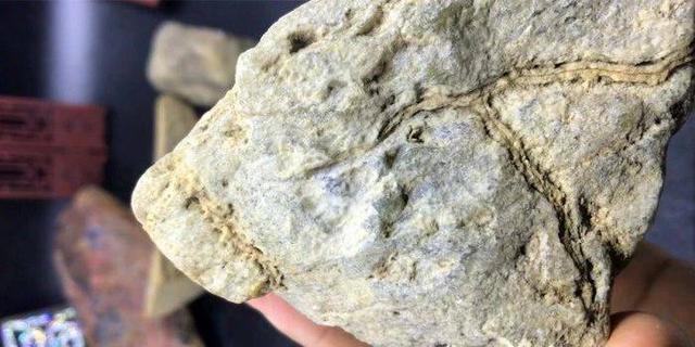 翡翠莫西沙有什么皮莫西沙翡翠白沙皮原石-第2张图片-翡翠网 翡翠莫西沙有什么皮莫西沙翡翠白沙皮原石-第2张图片-翡翠网