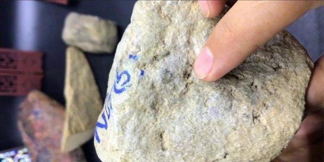 翡翠莫西沙有什么皮莫西沙翡翠白沙皮原石-第3张图片-翡翠网 翡翠莫西沙有什么皮莫西沙翡翠白沙皮原石-第3张图片-翡翠网