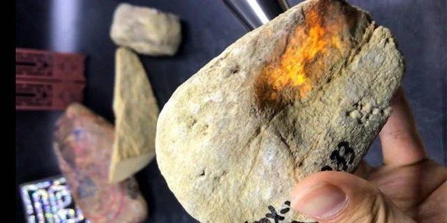 翡翠莫西沙有什么皮莫西沙翡翠白沙皮原石-第4张图片-翡翠网 翡翠莫西沙有什么皮莫西沙翡翠白沙皮原石-第4张图片-翡翠网