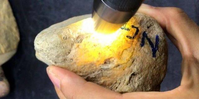 翡翠莫西沙有什么皮莫西沙翡翠白沙皮原石-第5张图片-翡翠网 翡翠莫西沙有什么皮莫西沙翡翠白沙皮原石-第5张图片-翡翠网