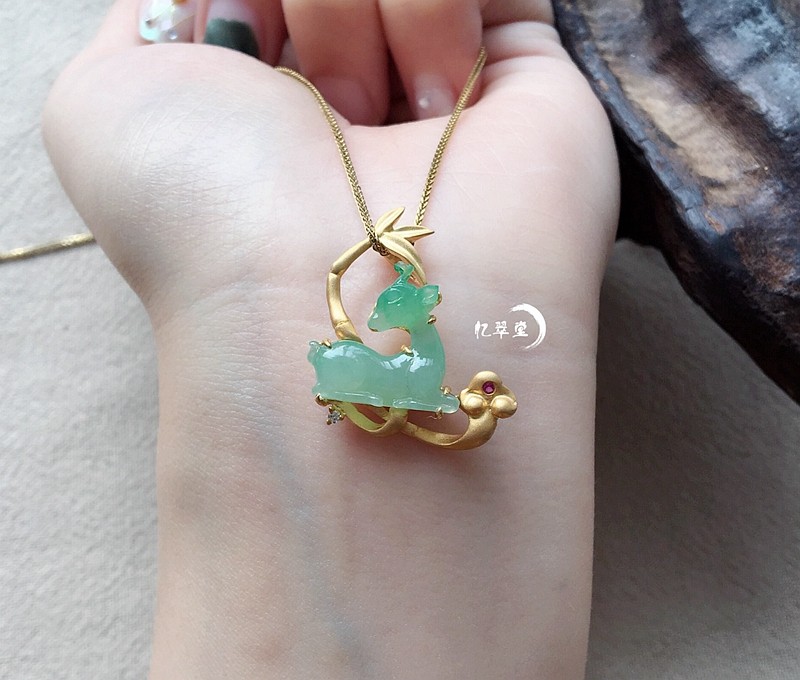 翡翠吊坠的价格,这种翡翠吊坠一般多少钱-第1张图片-翡翠网 翡翠吊坠的价格,这种翡翠吊坠一般多少钱-第1张图片-翡翠网