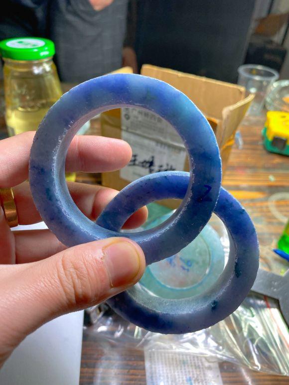 紫罗兰飘花翡翠值钱吗,紫罗兰翡翠飘花手镯-第2张图片-翡翠网 紫罗兰飘花翡翠值钱吗,紫罗兰翡翠飘花手镯-第2张图片-翡翠网