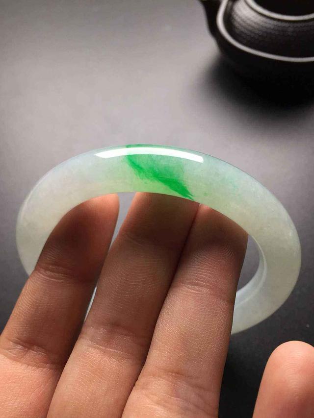 闲置翡翠手镯,卖闲置翡翠手镯去哪里-第3张图片-翡翠网 闲置翡翠手镯,卖闲置翡翠手镯去哪里-第3张图片-翡翠网