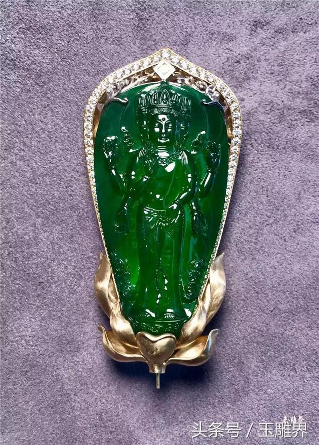 满绿翡翠手镯在灯光下的照片,老坑满绿翡翠手镯-第20张图片-翡翠网 满绿翡翠手镯在灯光下的照片,老坑满绿翡翠手镯-第20张图片-翡翠网