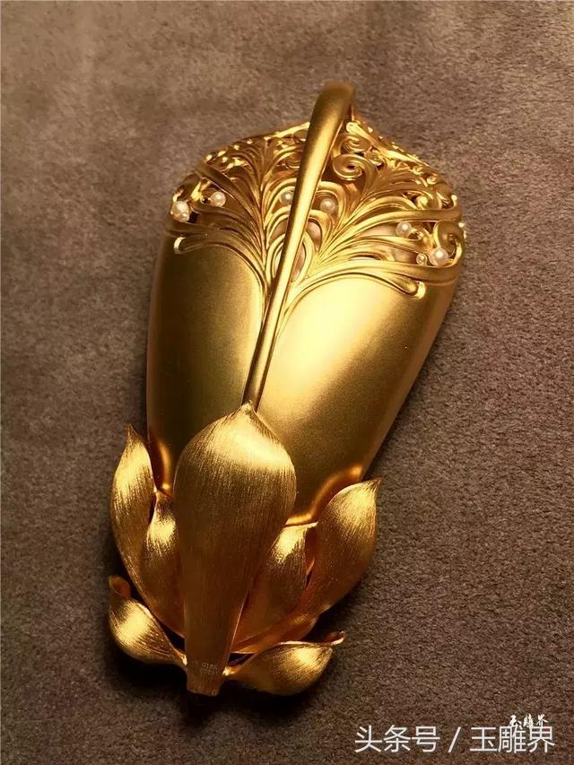 满绿翡翠手镯在灯光下的照片,老坑满绿翡翠手镯-第21张图片-翡翠网 满绿翡翠手镯在灯光下的照片,老坑满绿翡翠手镯-第21张图片-翡翠网