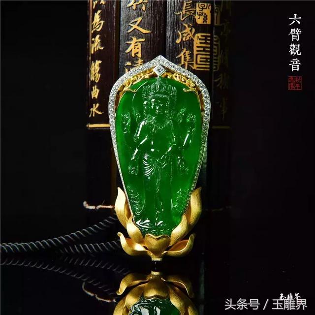 满绿翡翠手镯在灯光下的照片,老坑满绿翡翠手镯-第23张图片-翡翠网 满绿翡翠手镯在灯光下的照片,老坑满绿翡翠手镯-第23张图片-翡翠网