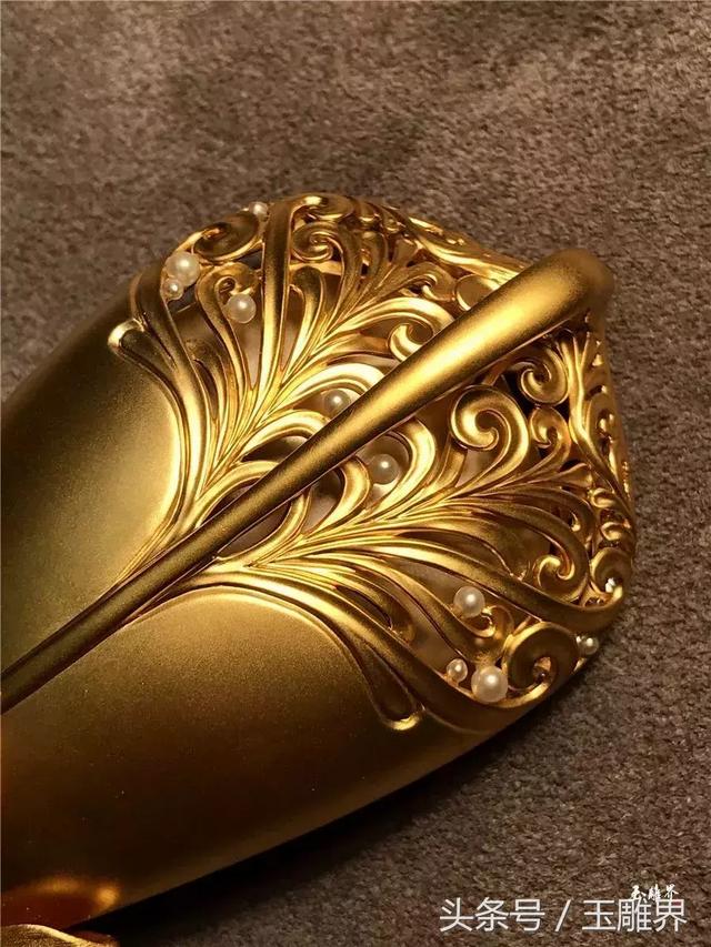 满绿翡翠手镯在灯光下的照片,老坑满绿翡翠手镯-第25张图片-翡翠网 满绿翡翠手镯在灯光下的照片,老坑满绿翡翠手镯-第25张图片-翡翠网