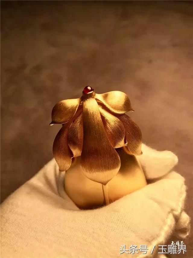 满绿翡翠手镯在灯光下的照片,老坑满绿翡翠手镯-第26张图片-翡翠网 满绿翡翠手镯在灯光下的照片,老坑满绿翡翠手镯-第26张图片-翡翠网