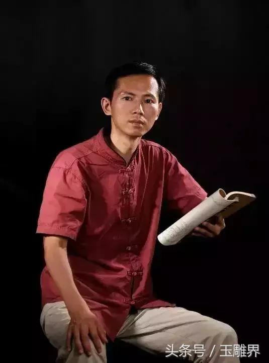 满绿翡翠手镯在灯光下的照片,老坑满绿翡翠手镯-第28张图片-翡翠网 满绿翡翠手镯在灯光下的照片,老坑满绿翡翠手镯-第28张图片-翡翠网