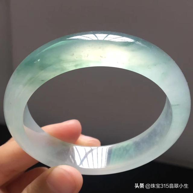 翡翠手镯种水价格,翡翠手镯水种-第4张图片-翡翠网 翡翠手镯种水价格,翡翠手镯水种-第4张图片-翡翠网
