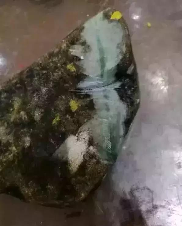 翡翠色带是什么意思,色带翡翠原石-第1张图片-翡翠网 翡翠色带是什么意思,色带翡翠原石-第1张图片-翡翠网