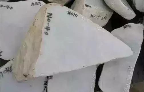 翡翠手镯绿色变浅了扩散了翡翠手镯绿色呈带状-第8张图片-翡翠网 翡翠手镯绿色变浅了扩散了翡翠手镯绿色呈带状-第8张图片-翡翠网