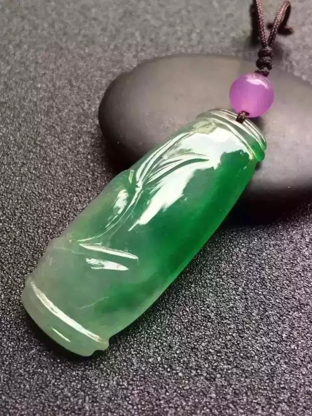 原石翡翠知识大全翡翠的产品知识-第4张图片-翡翠网 原石翡翠知识大全翡翠的产品知识-第4张图片-翡翠网