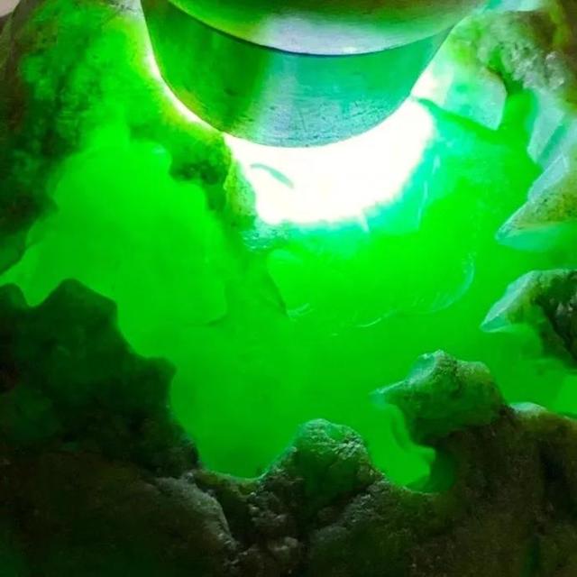 莫湾基翡翠原石怎么样翡翠原石小白条怎么样-第4张图片-翡翠网