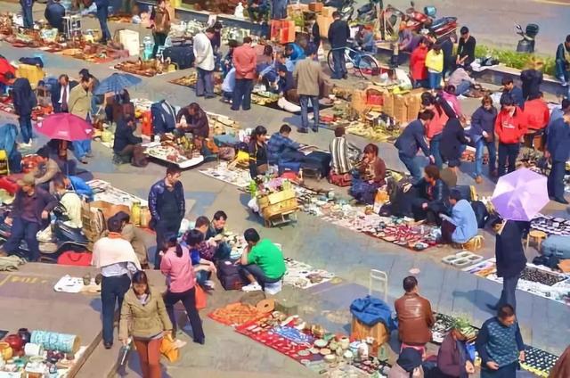 翡翠黑花价格,飘黑花的翡翠好不好-第3张图片-翡翠网 翡翠黑花价格,飘黑花的翡翠好不好-第3张图片-翡翠网