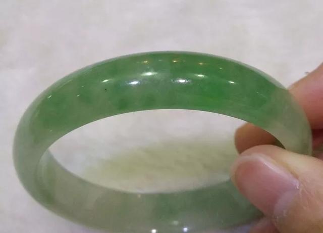 翡翠黑花价格,飘黑花的翡翠好不好-第10张图片-翡翠网 翡翠黑花价格,飘黑花的翡翠好不好-第10张图片-翡翠网