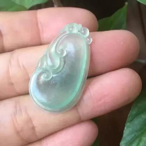 翡翠黑花价格,飘黑花的翡翠好不好-第16张图片-翡翠网 翡翠黑花价格,飘黑花的翡翠好不好-第16张图片-翡翠网