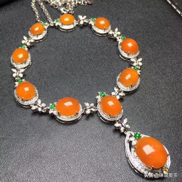 翡翠原石偏黄成品图,翡翠原石和成品哪个收藏好-第1张图片-翡翠网 翡翠原石偏黄成品图,翡翠原石和成品哪个收藏好-第1张图片-翡翠网