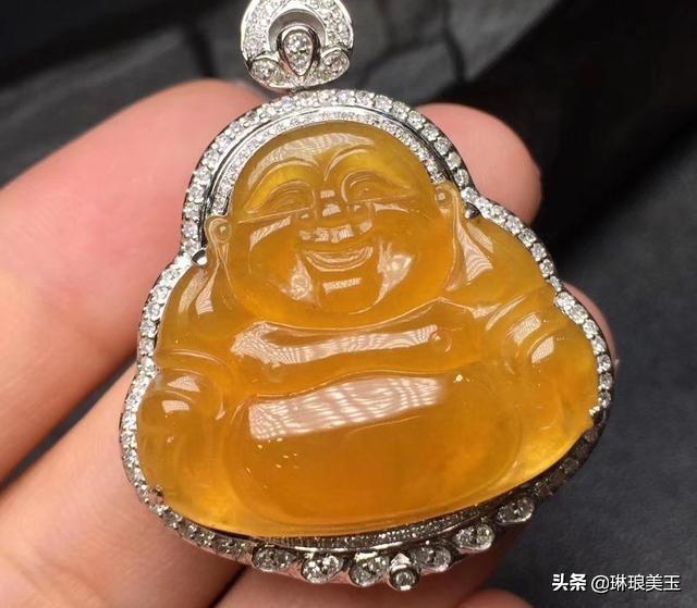 翡翠原石偏黄成品图,翡翠原石和成品哪个收藏好-第3张图片-翡翠网 翡翠原石偏黄成品图,翡翠原石和成品哪个收藏好-第3张图片-翡翠网