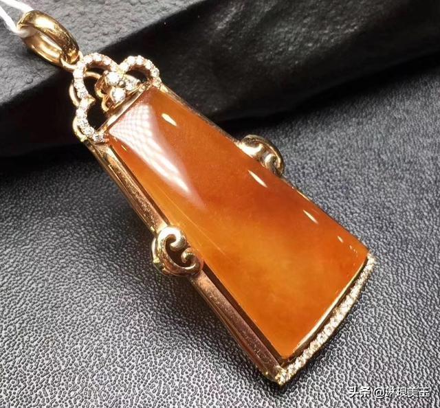 翡翠原石偏黄成品图,翡翠原石和成品哪个收藏好-第6张图片-翡翠网 翡翠原石偏黄成品图,翡翠原石和成品哪个收藏好-第6张图片-翡翠网