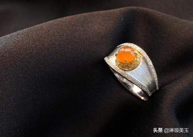 翡翠原石偏黄成品图,翡翠原石和成品哪个收藏好-第7张图片-翡翠网 翡翠原石偏黄成品图,翡翠原石和成品哪个收藏好-第7张图片-翡翠网