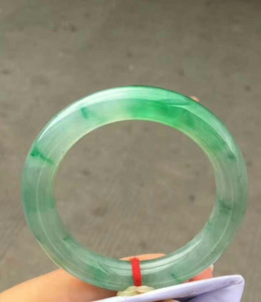 瑞丽翡翠手镯批发,翡翠手镯批发多少钱-第2张图片-翡翠网 瑞丽翡翠手镯批发,翡翠手镯批发多少钱-第2张图片-翡翠网