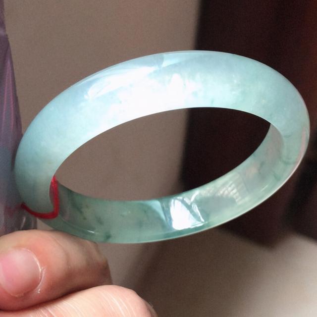 翡翠手镯里有冰渣翡翠手镯里有冰渣渣-第3张图片-翡翠网 翡翠手镯里有冰渣翡翠手镯里有冰渣渣-第3张图片-翡翠网