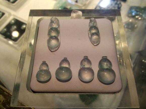 翡翠手镯里有冰渣翡翠手镯里有冰渣渣-第8张图片-翡翠网 翡翠手镯里有冰渣翡翠手镯里有冰渣渣-第8张图片-翡翠网