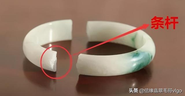 翡翠手镯有几种,翡翠手镯都有什么款式-第1张图片-翡翠网 翡翠手镯有几种,翡翠手镯都有什么款式-第1张图片-翡翠网