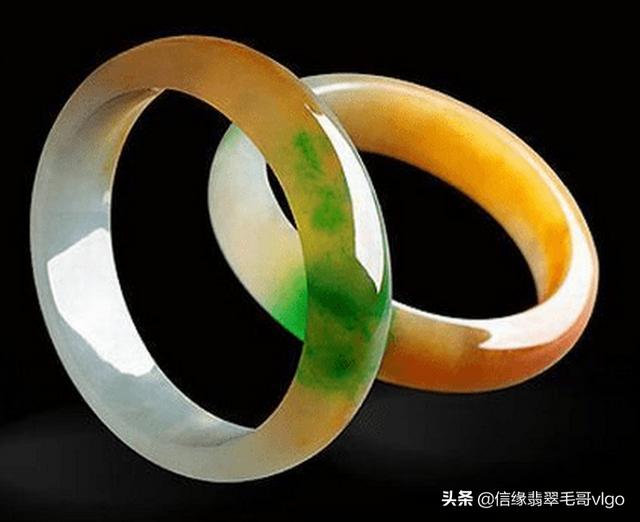 翡翠手镯有几种,翡翠手镯都有什么款式-第7张图片-翡翠网 翡翠手镯有几种,翡翠手镯都有什么款式-第7张图片-翡翠网