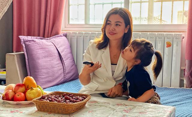 关于兴隆翡翠原石剥皮价钱的信息-第2张图片-翡翠网 关于兴隆翡翠原石剥皮价钱的信息-第2张图片-翡翠网