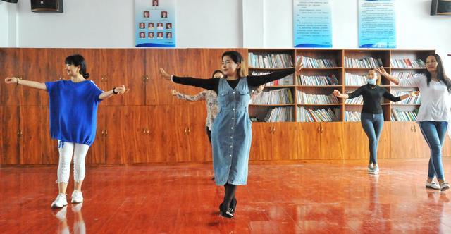 关于兴隆翡翠原石剥皮价钱的信息-第3张图片-翡翠网 关于兴隆翡翠原石剥皮价钱的信息-第3张图片-翡翠网