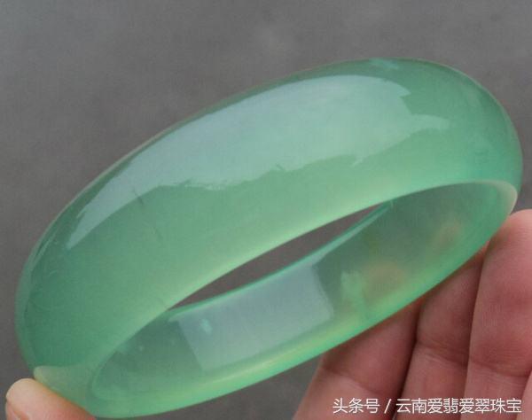 3万的糯种翡翠手镯贴吧的简单介绍-第4张图片-翡翠网 3万的糯种翡翠手镯贴吧的简单介绍-第4张图片-翡翠网