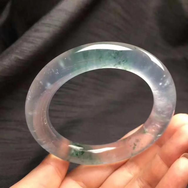 墨绿飘花翡翠手镯价格墨绿飘花翡翠手镯-第1张图片-翡翠网 墨绿飘花翡翠手镯价格墨绿飘花翡翠手镯-第1张图片-翡翠网