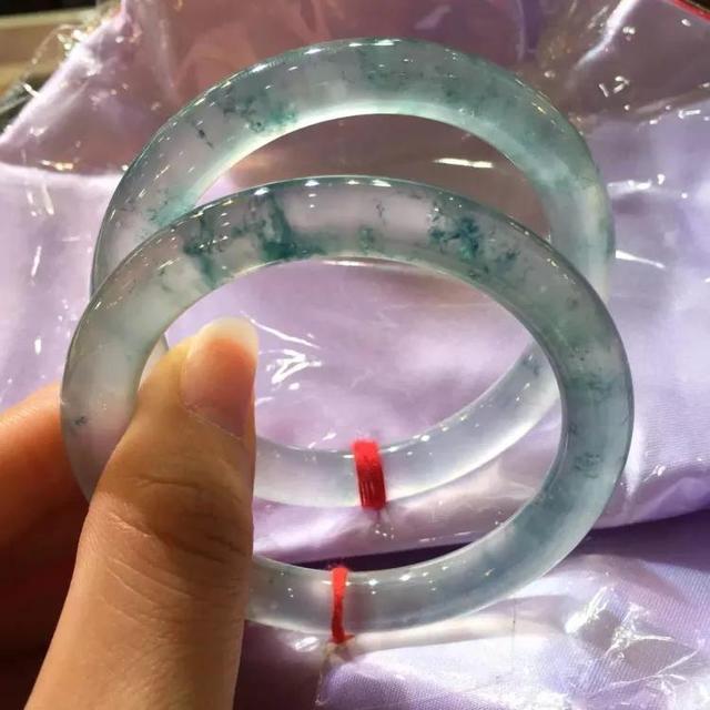 墨绿飘花翡翠手镯价格墨绿飘花翡翠手镯-第4张图片-翡翠网 墨绿飘花翡翠手镯价格墨绿飘花翡翠手镯-第4张图片-翡翠网