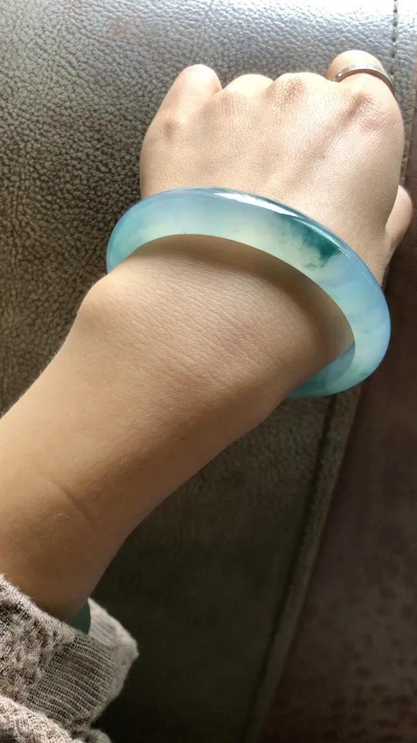 墨绿飘花翡翠手镯价格墨绿飘花翡翠手镯-第7张图片-翡翠网 墨绿飘花翡翠手镯价格墨绿飘花翡翠手镯-第7张图片-翡翠网