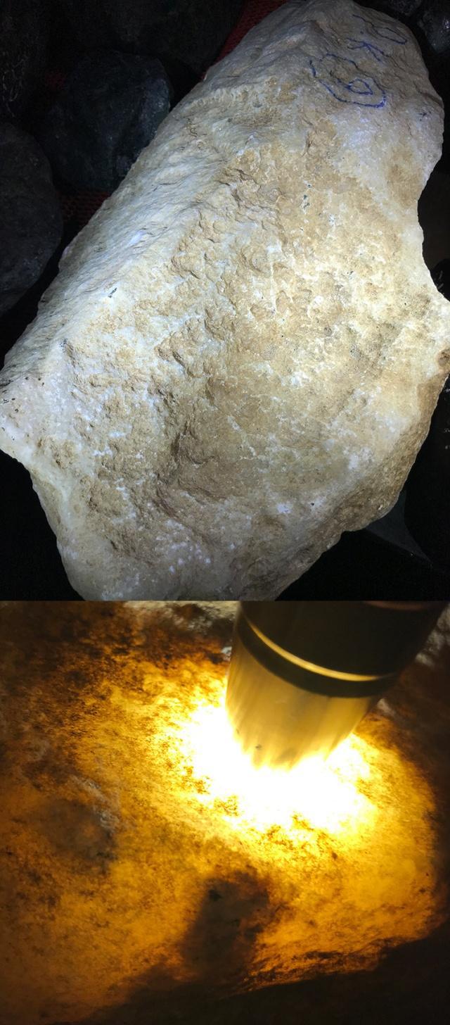 翡翠原石水沫,翡翠原石水沫玉共生-第5张图片-翡翠网 翡翠原石水沫,翡翠原石水沫玉共生-第5张图片-翡翠网