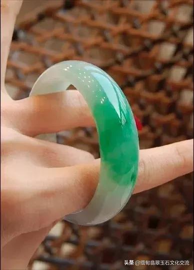 翡翠玉器手镯有到底有几种款式翡翠玉器手镯-第36张图片-翡翠网 翡翠玉器手镯有到底有几种款式翡翠玉器手镯-第36张图片-翡翠网