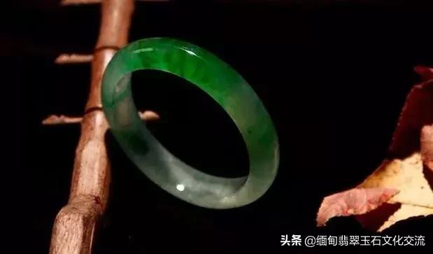 翡翠玉器手镯有到底有几种款式翡翠玉器手镯-第75张图片-翡翠网 翡翠玉器手镯有到底有几种款式翡翠玉器手镯-第75张图片-翡翠网