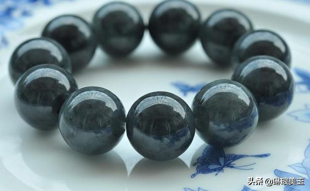 墨绿翡翠手镯的市场价格,墨绿黑翡翠手镯-第6张图片-翡翠网 墨绿翡翠手镯的市场价格,墨绿黑翡翠手镯-第6张图片-翡翠网