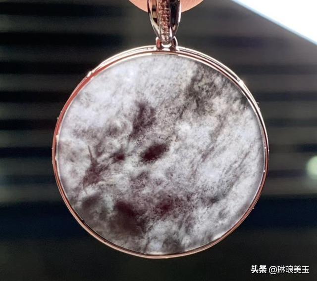 墨绿翡翠手镯的市场价格,墨绿黑翡翠手镯-第7张图片-翡翠网 墨绿翡翠手镯的市场价格,墨绿黑翡翠手镯-第7张图片-翡翠网