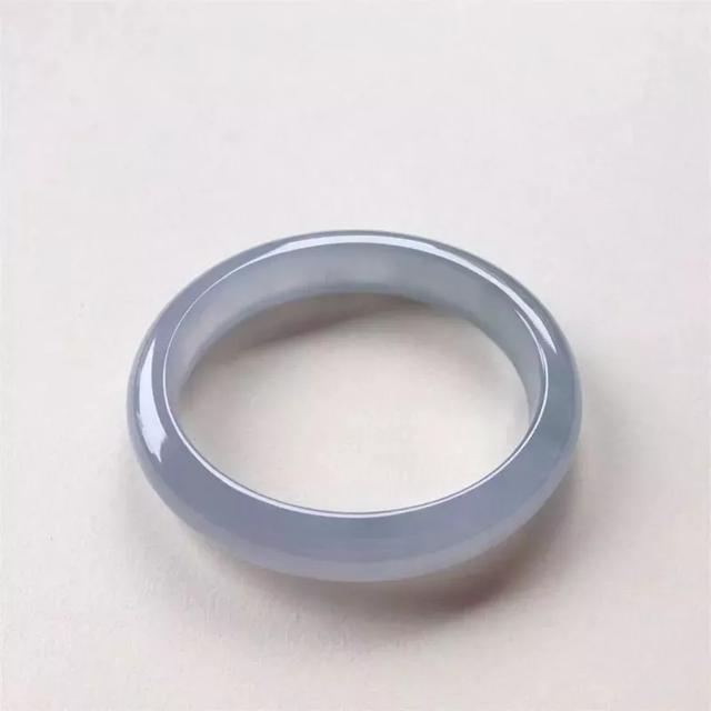 如何鉴别翡翠原石切开后达到了冰种,湖北糯冰种翡翠原石毛料-第6张图片-翡翠网 如何鉴别翡翠原石切开后达到了冰种,湖北糯冰种翡翠原石毛料-第6张图片-翡翠网