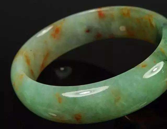 翡翠手镯有石花翡翠手镯里面有白色纤维石花-第3张图片-翡翠网 翡翠手镯有石花翡翠手镯里面有白色纤维石花-第3张图片-翡翠网