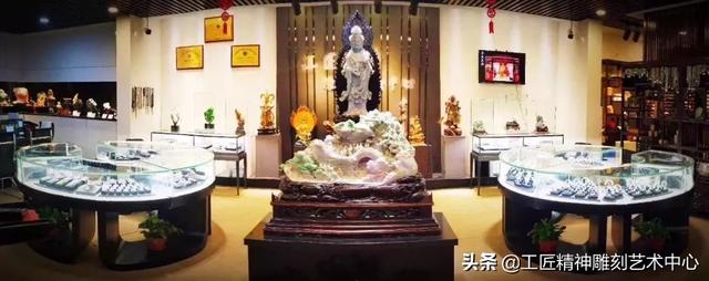 翡翠手镯怎么选圈口翡翠手镯圈口对应掌宽-第1张图片-翡翠网 翡翠手镯怎么选圈口翡翠手镯圈口对应掌宽-第1张图片-翡翠网