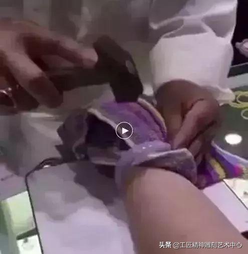 翡翠手镯怎么选圈口翡翠手镯圈口对应掌宽-第2张图片-翡翠网 翡翠手镯怎么选圈口翡翠手镯圈口对应掌宽-第2张图片-翡翠网