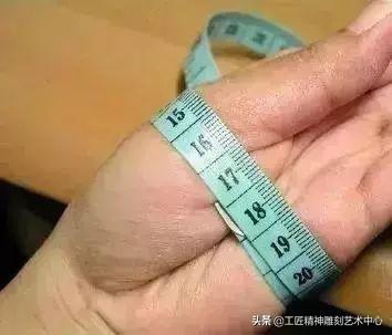 翡翠手镯怎么选圈口翡翠手镯圈口对应掌宽-第10张图片-翡翠网 翡翠手镯怎么选圈口翡翠手镯圈口对应掌宽-第10张图片-翡翠网