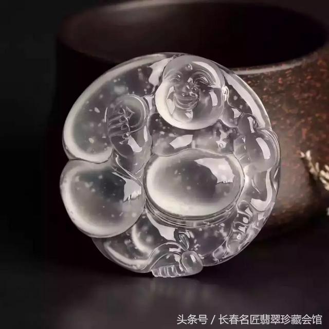 翡翠手镯上有小坑是怎么回事翡翠手镯上有小坑-第5张图片-翡翠网 翡翠手镯上有小坑是怎么回事翡翠手镯上有小坑-第5张图片-翡翠网